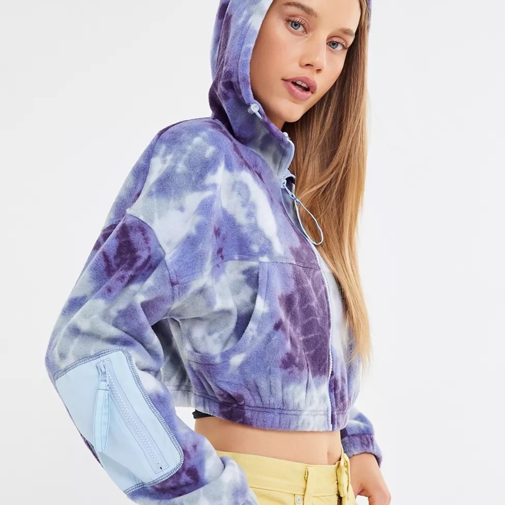 UO Cozy Tie-Dye Fleece Cropped Jacket